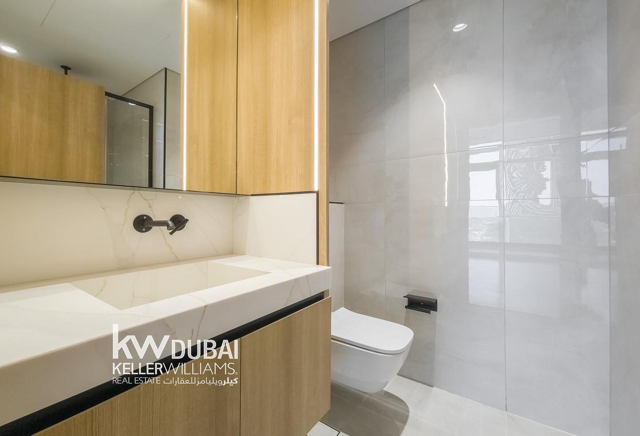 Spacious | Golf Course Views | Prime Location photo 12