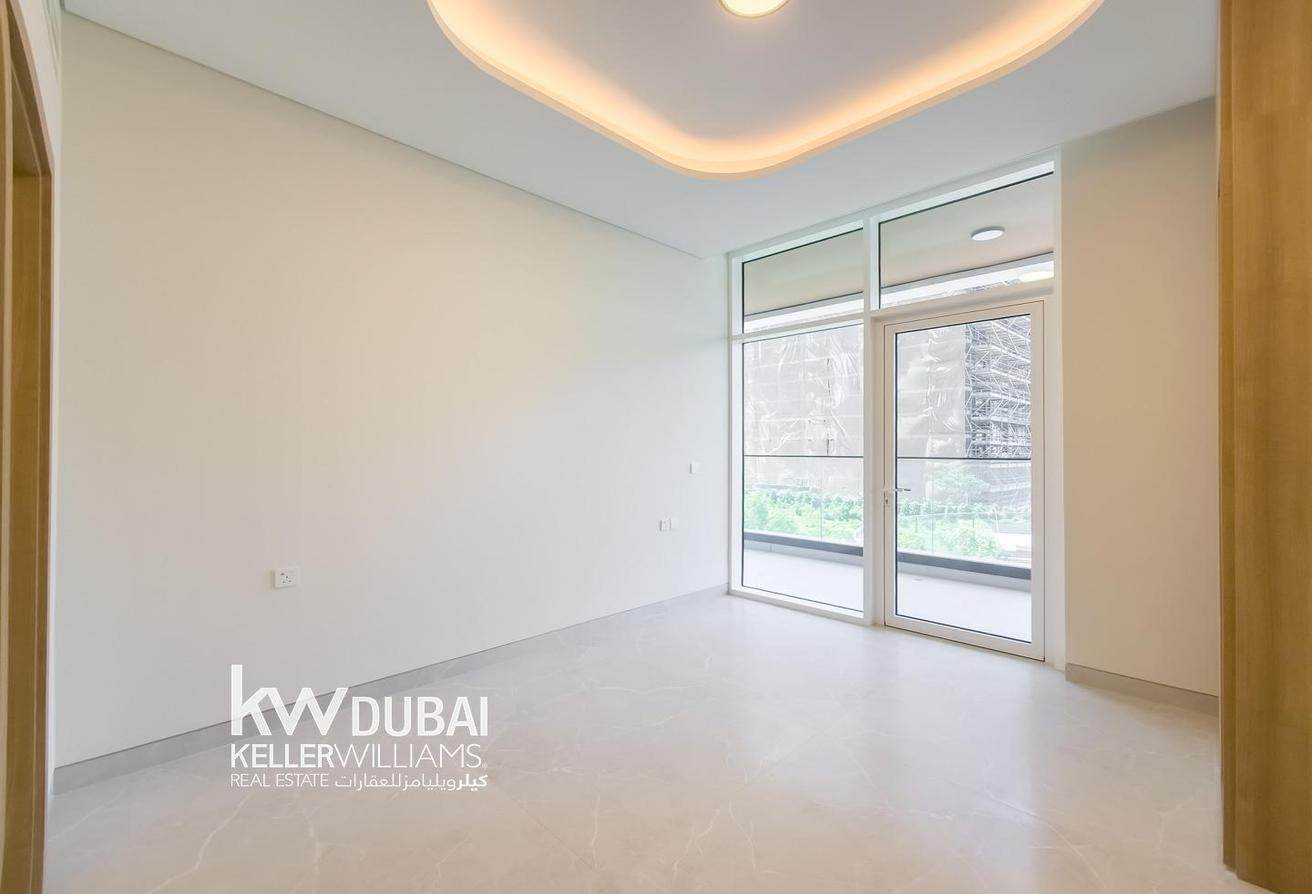 Spacious | Golf Course Views | Prime Location photo 10