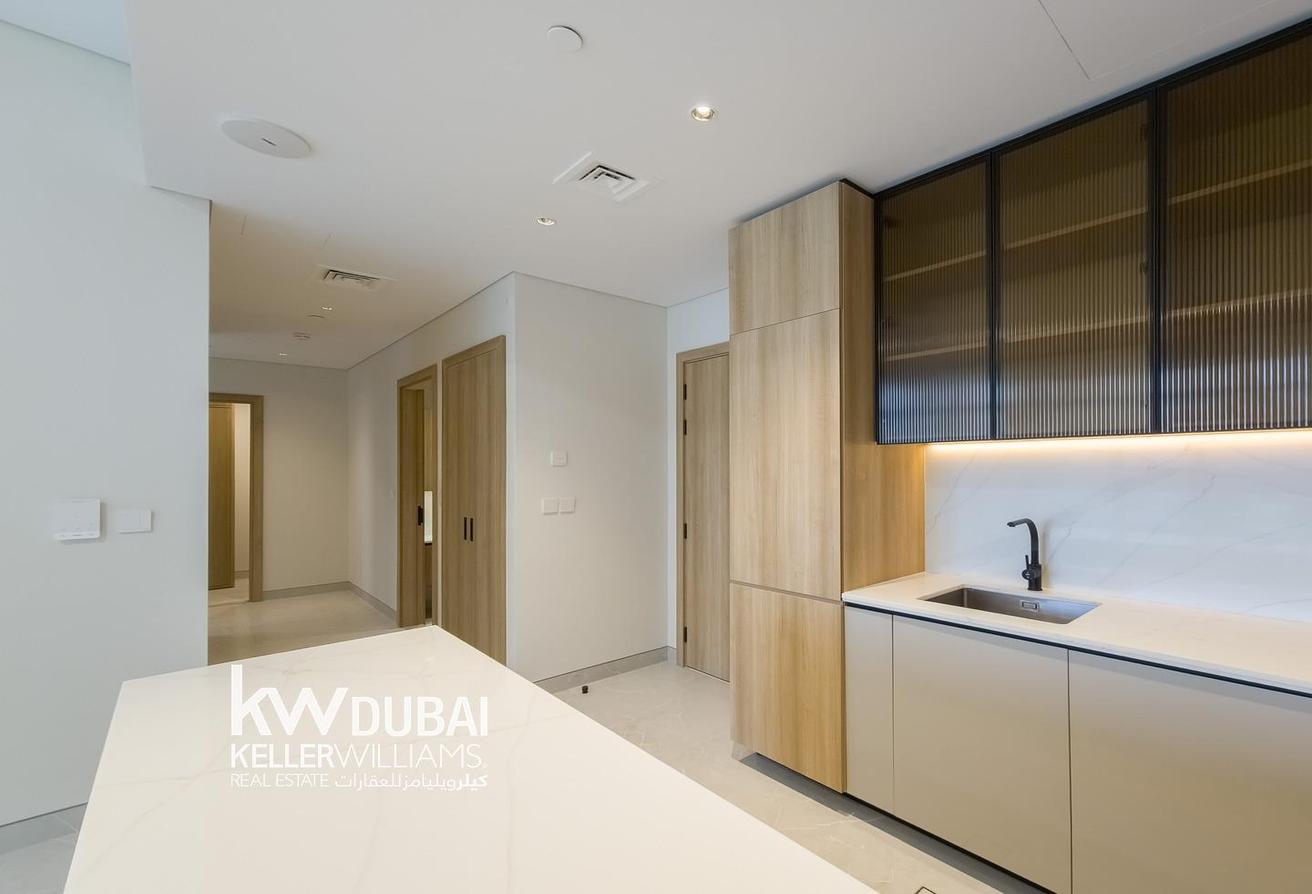 Spacious | Golf Course Views | Prime Location photo 5