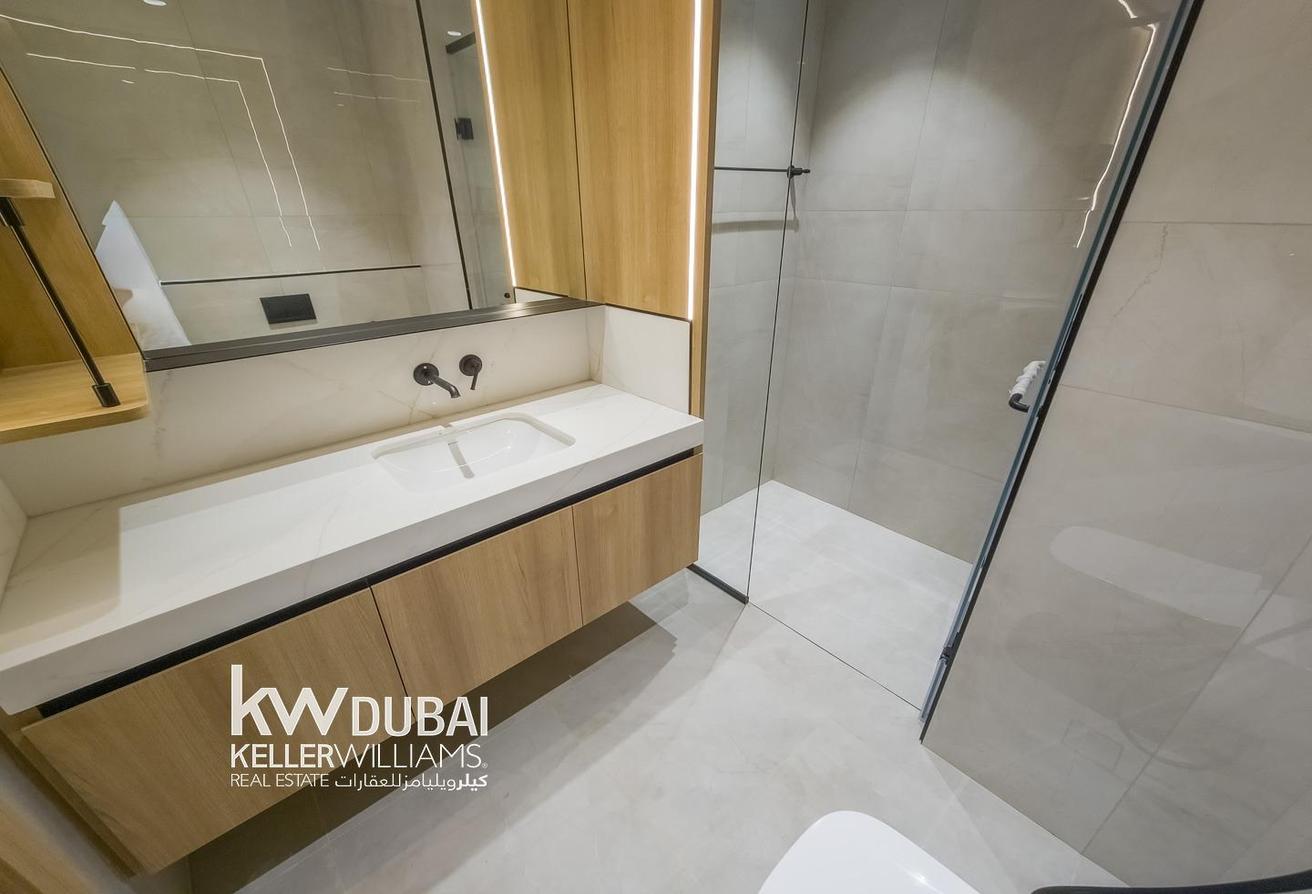 Spacious | Golf Course Views | Prime Location photo 17