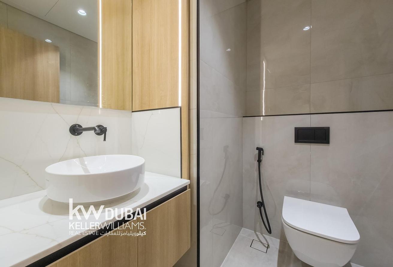 Spacious | Golf Course Views | Prime Location photo 7