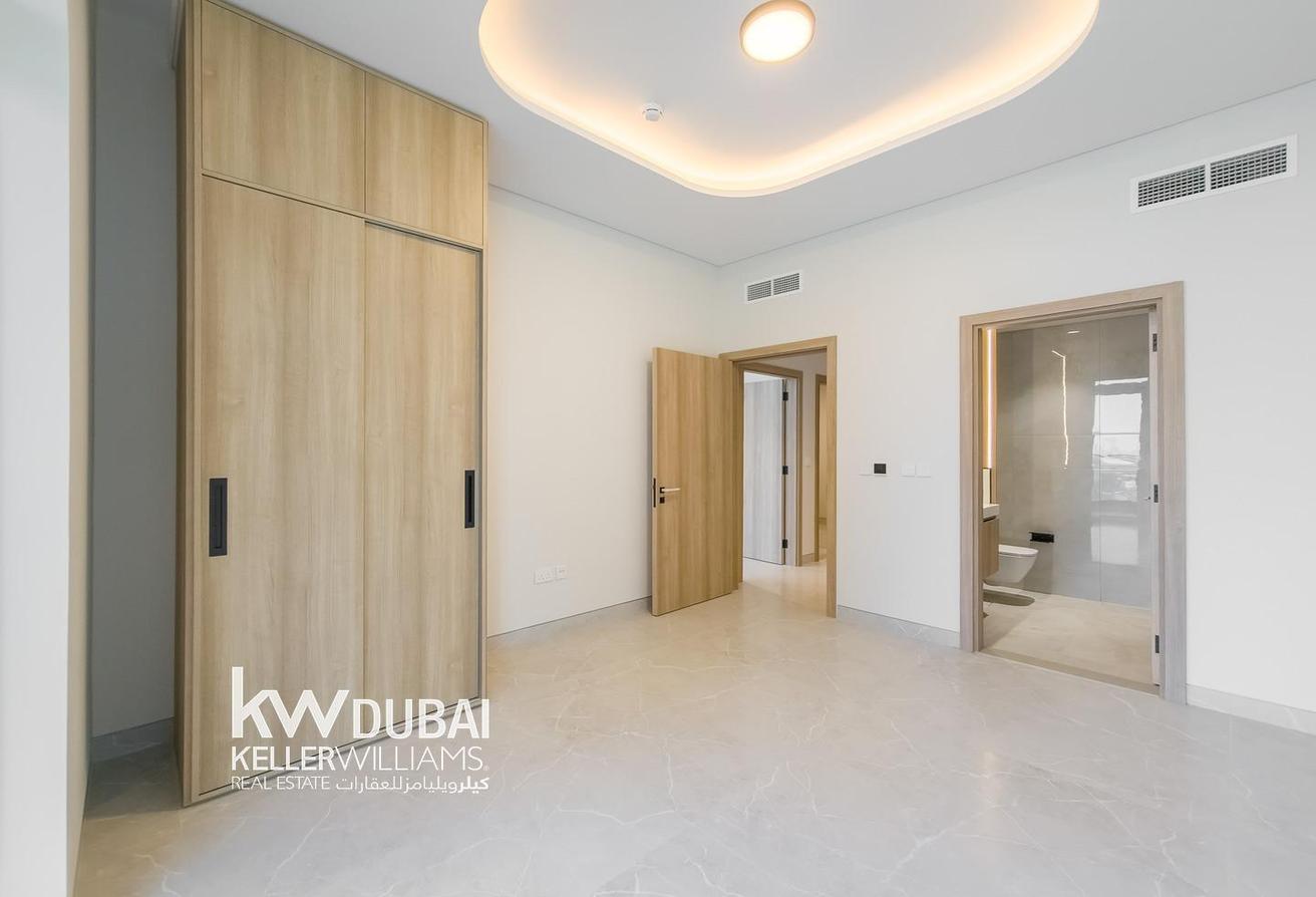 Spacious | Golf Course Views | Prime Location photo 11