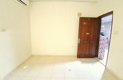 Apartment - Studio - 1 for rent in Fire Station Road - Muwaileh - Sharjah
