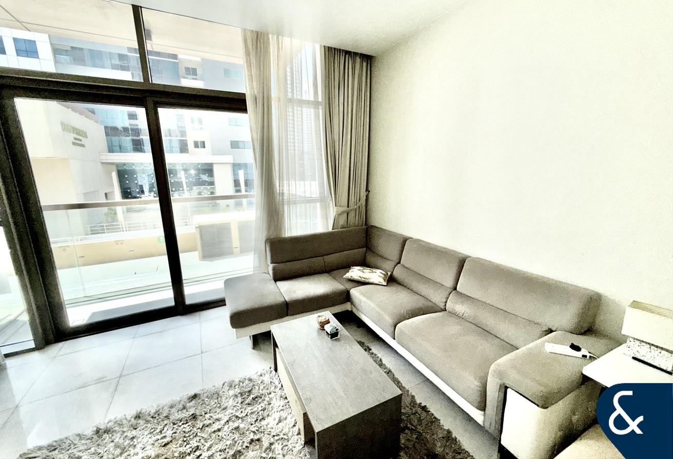 One Bedroom | Large Layout | Vacant photo 4