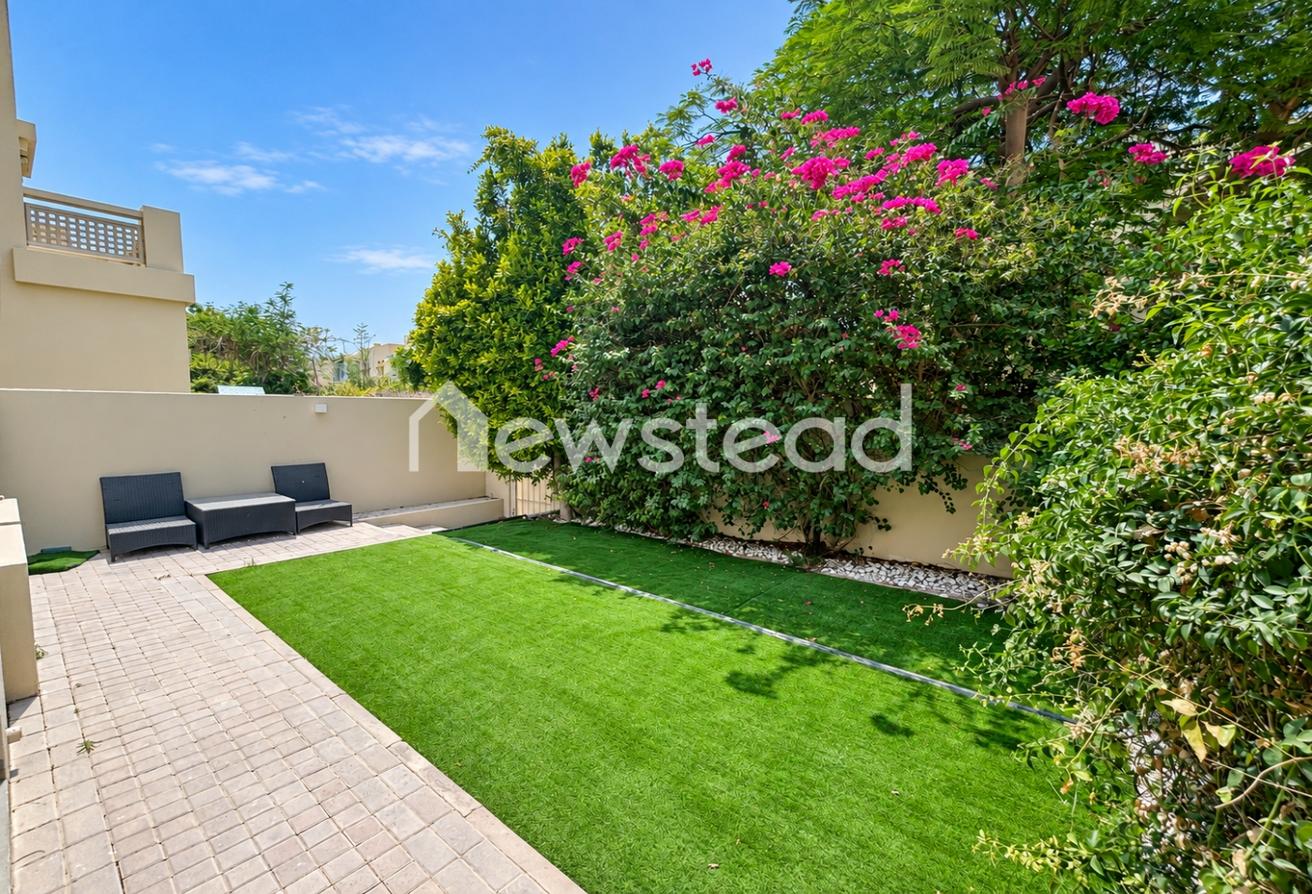 Type CM | Opposite Pool and Park | Vacant photo 12
