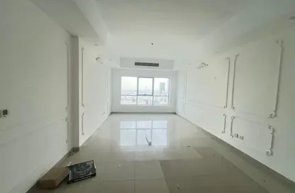 Apartment - 2 Bedrooms - 2 Bathrooms for rent in Al Khan Corniche - Al Khan - Sharjah