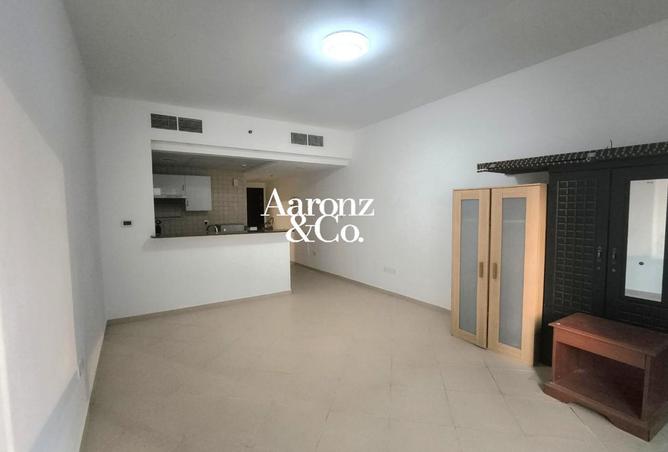 Studio| Furnished | 6 Cheques | Near Tram & Metro photo 2