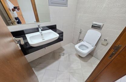 Apartment - 1 Bedroom - 2 Bathrooms for rent in Muwaileh 3 Building - Muwaileh - Sharjah