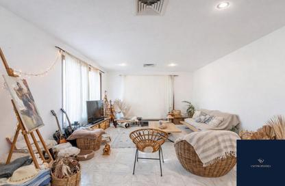 Villa - Studio - 2 Bathrooms for rent in Umm Suqeim 2 Villas - Umm Suqeim 2 - Umm Suqeim - Dubai