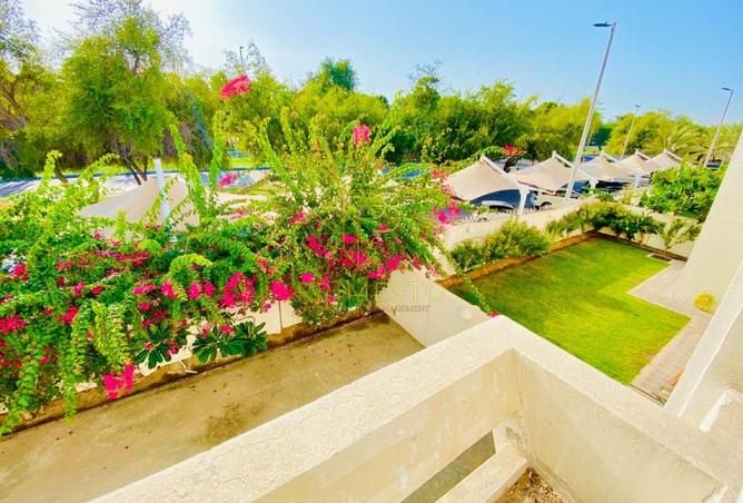 5-bed villa in Al Yasat Compound — photo 2