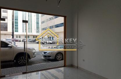 متجر - استوديو للايجار في المجرة - الشرق - الشارقة