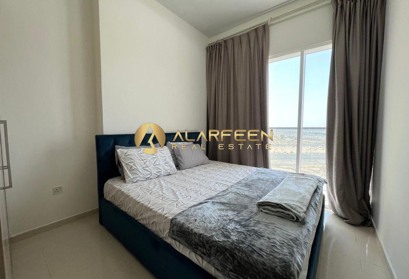 Elegant 1 BR + Study | Great Deal | Prime Location photo 3
