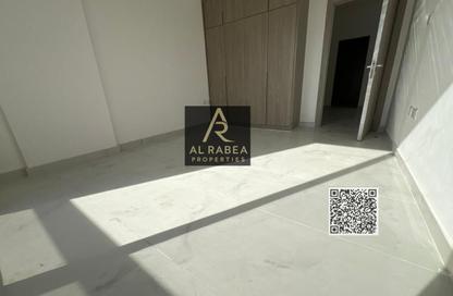 Apartment - 1 Bedroom - 2 Bathrooms for rent in Corniche Tower - Ajman Corniche Road - Ajman
