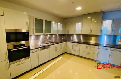 Apartment - 3 Bedrooms - 4 Bathrooms for rent in Landmark Tower - Corniche Road - Abu Dhabi