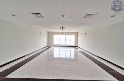 Apartment - 4 Bedrooms - 5 Bathrooms for rent in Salam Tower - Al Majaz 1 - Al Majaz - Sharjah