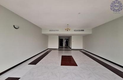 Apartment - 4 Bedrooms - 5 Bathrooms for rent in Salam Tower - Al Majaz 1 - Al Majaz - Sharjah