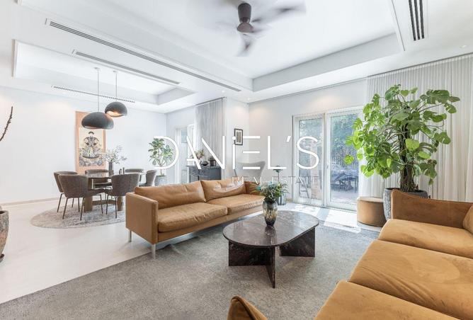Large garden | Well Maintained | 3 Bedroom + Maid