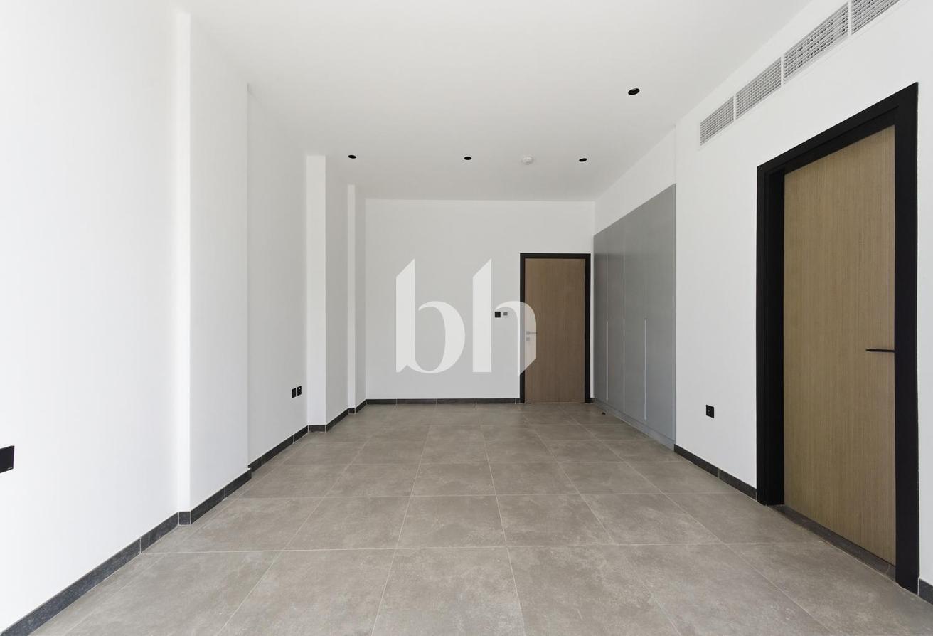 Vacant | Custom Made | 5 Bedrooms | Pool photo 8