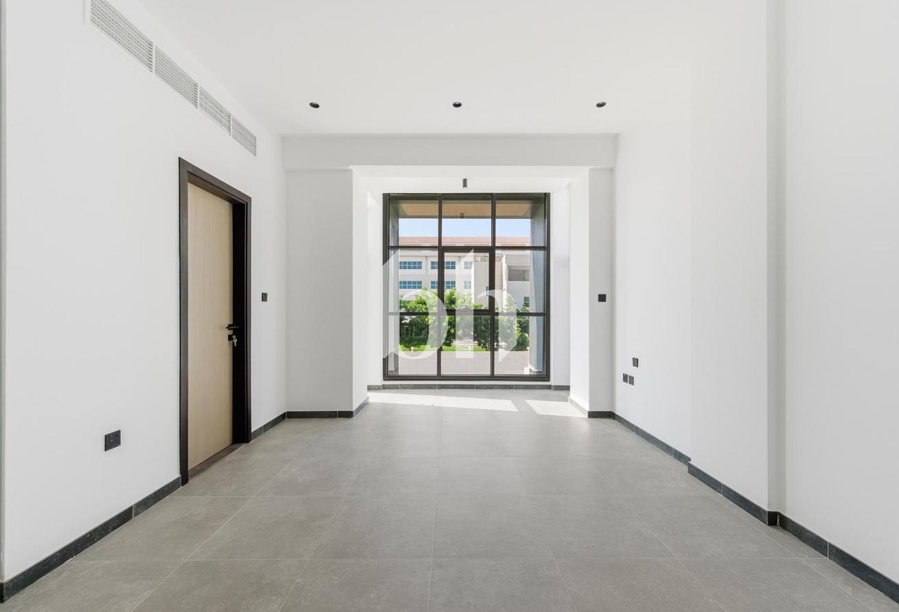 Vacant | Custom Made | 5 Bedrooms | Pool photo 5