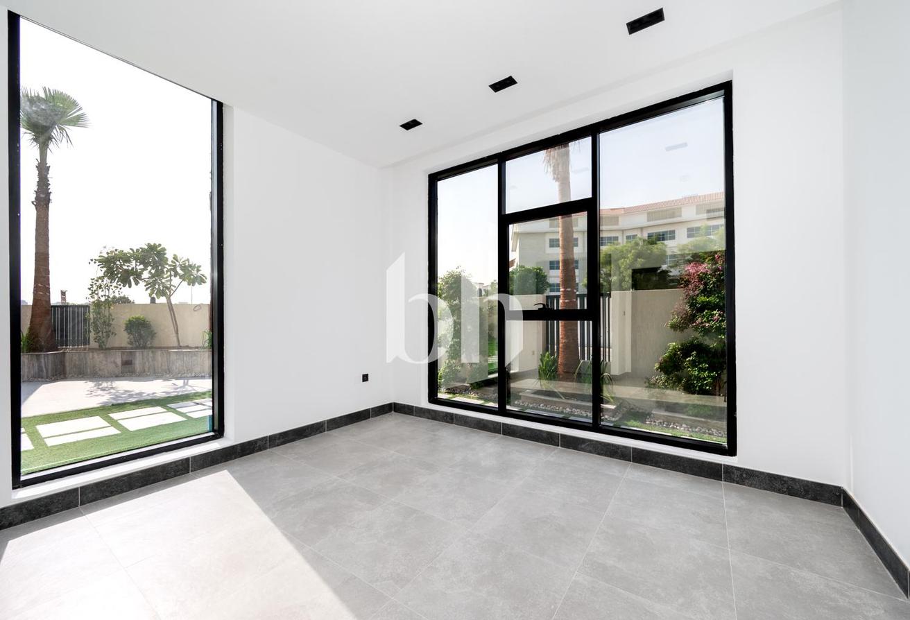 Vacant | Custom Made | 5 Bedrooms | Pool photo 9