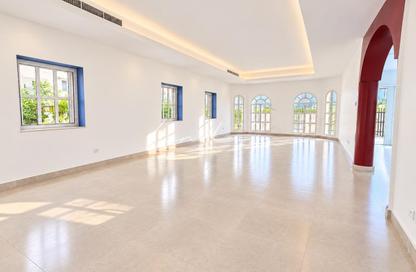 Villa - 4 - 5 for rent in Umm Suqeim 1 Villas - Umm Suqeim 1 - Umm Suqeim - Dubai