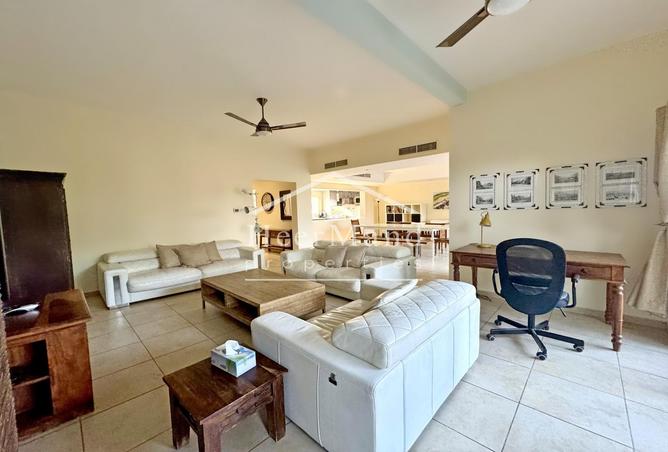 73112057 - Property Image 3