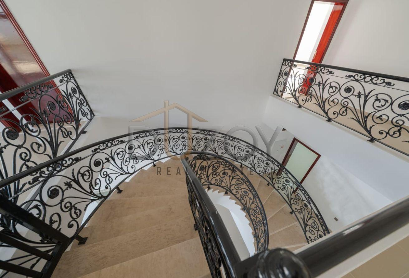 Stunning Renovated 6BR Villa | 10,000 SqFt Plot photo 11