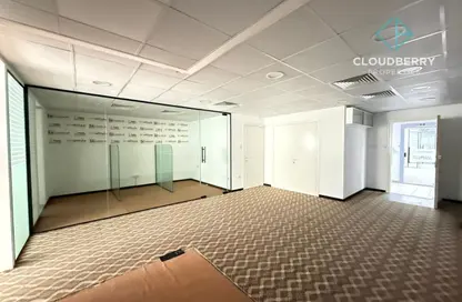 مكتب - استوديو - 1 حمام للايجار في مبنى الخليج - الكرامة - دبي