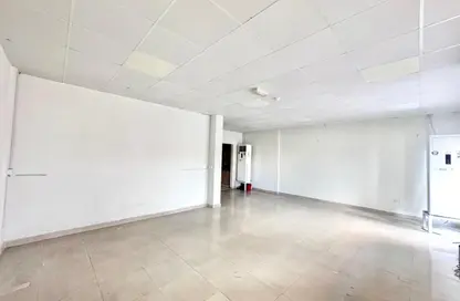 Shop - Studio - 1 Bathroom for rent in Building Z02 - England Cluster - International City - Dubai