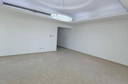 Apartment - 3 Bedrooms - 4 Bathrooms for rent in Al Khan - Sharjah