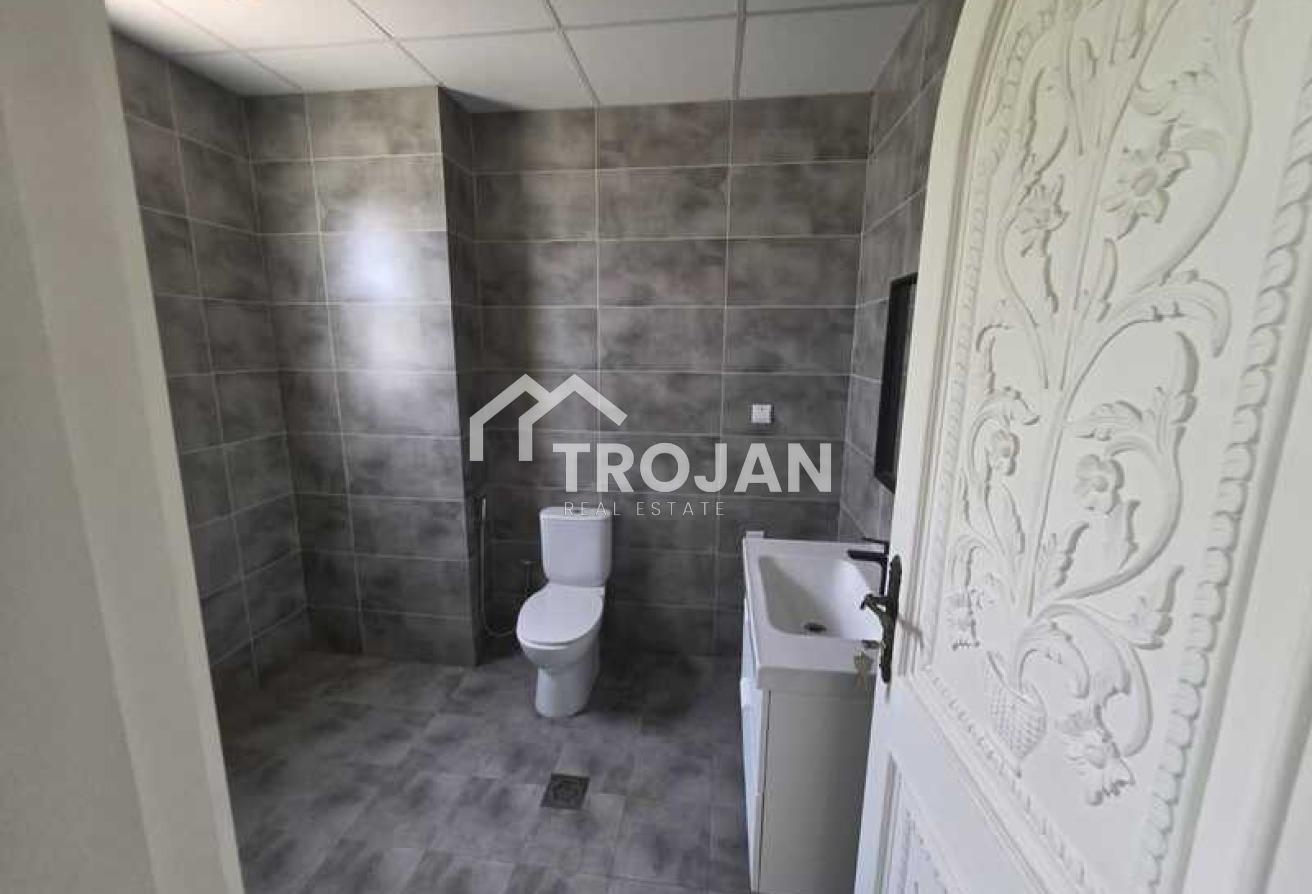 Spacious Villa | Huge Plot | Prime Location photo 7