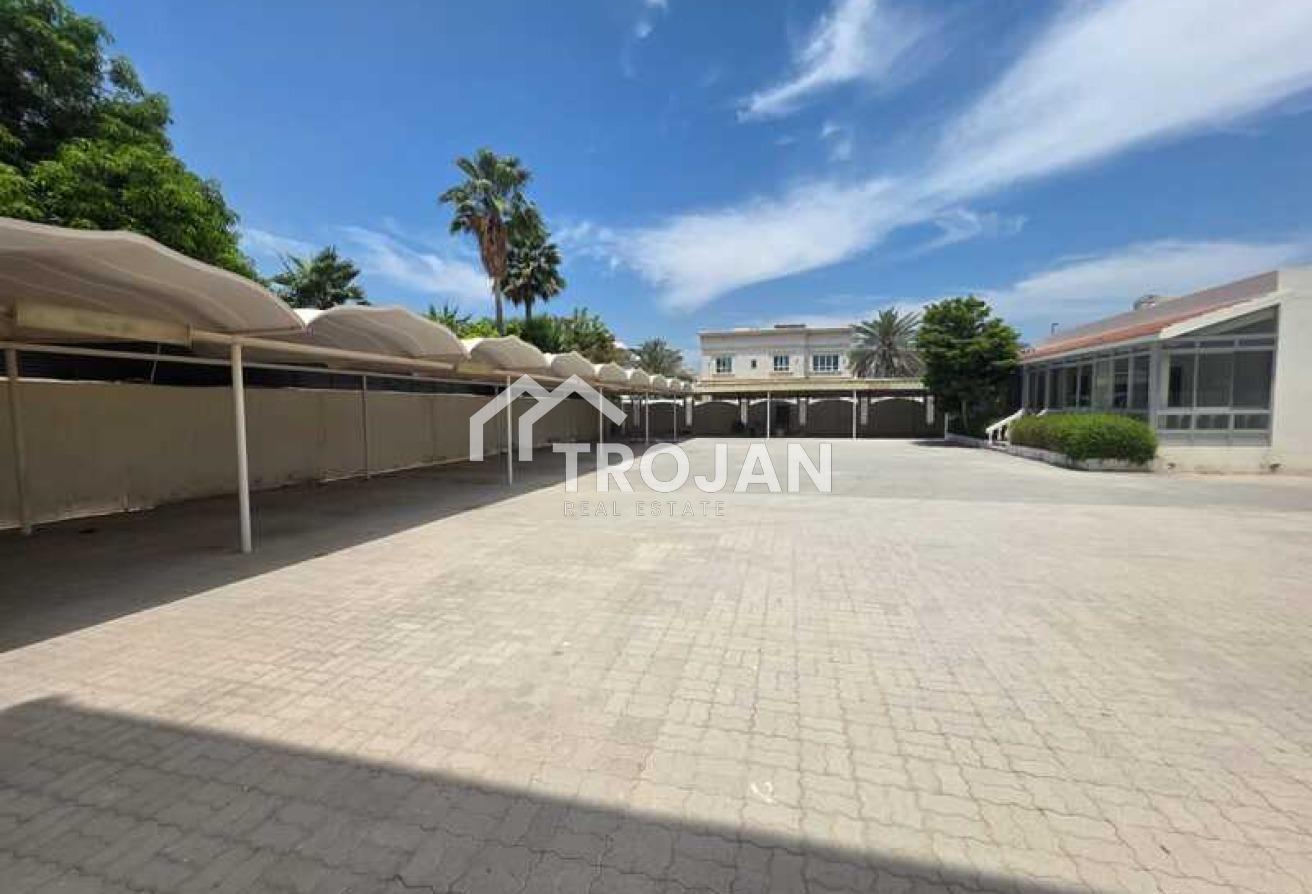 Spacious Villa | Huge Plot | Prime Location photo 18