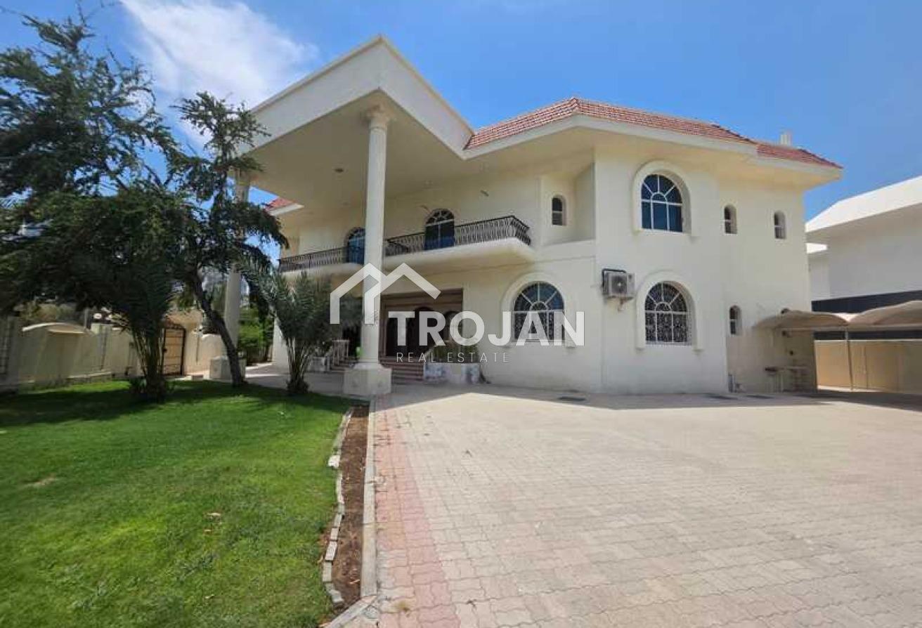 Spacious Villa | Huge Plot | Prime Location photo 13
