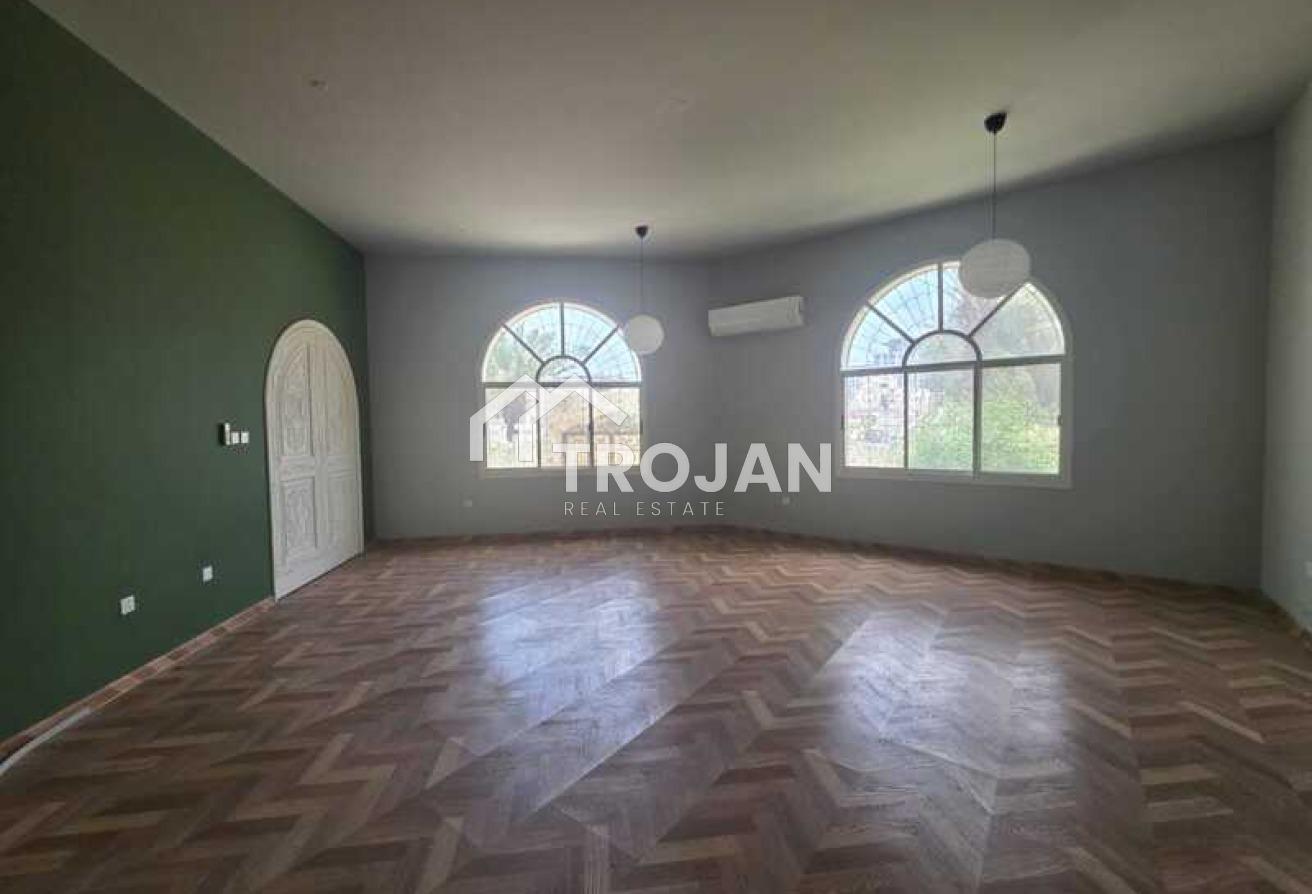 Spacious Villa | Huge Plot | Prime Location photo 5