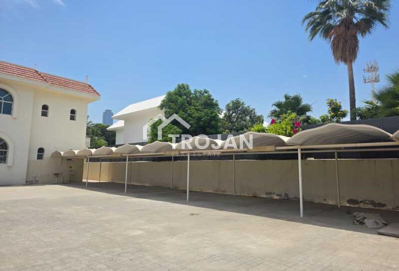 Spacious Villa | Huge Plot | Prime Location photo 22