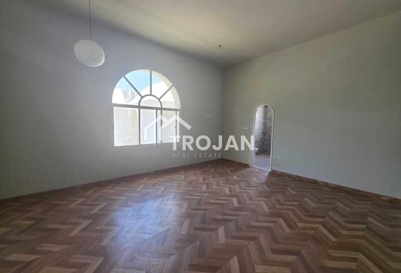 Spacious Villa | Huge Plot | Prime Location photo 11