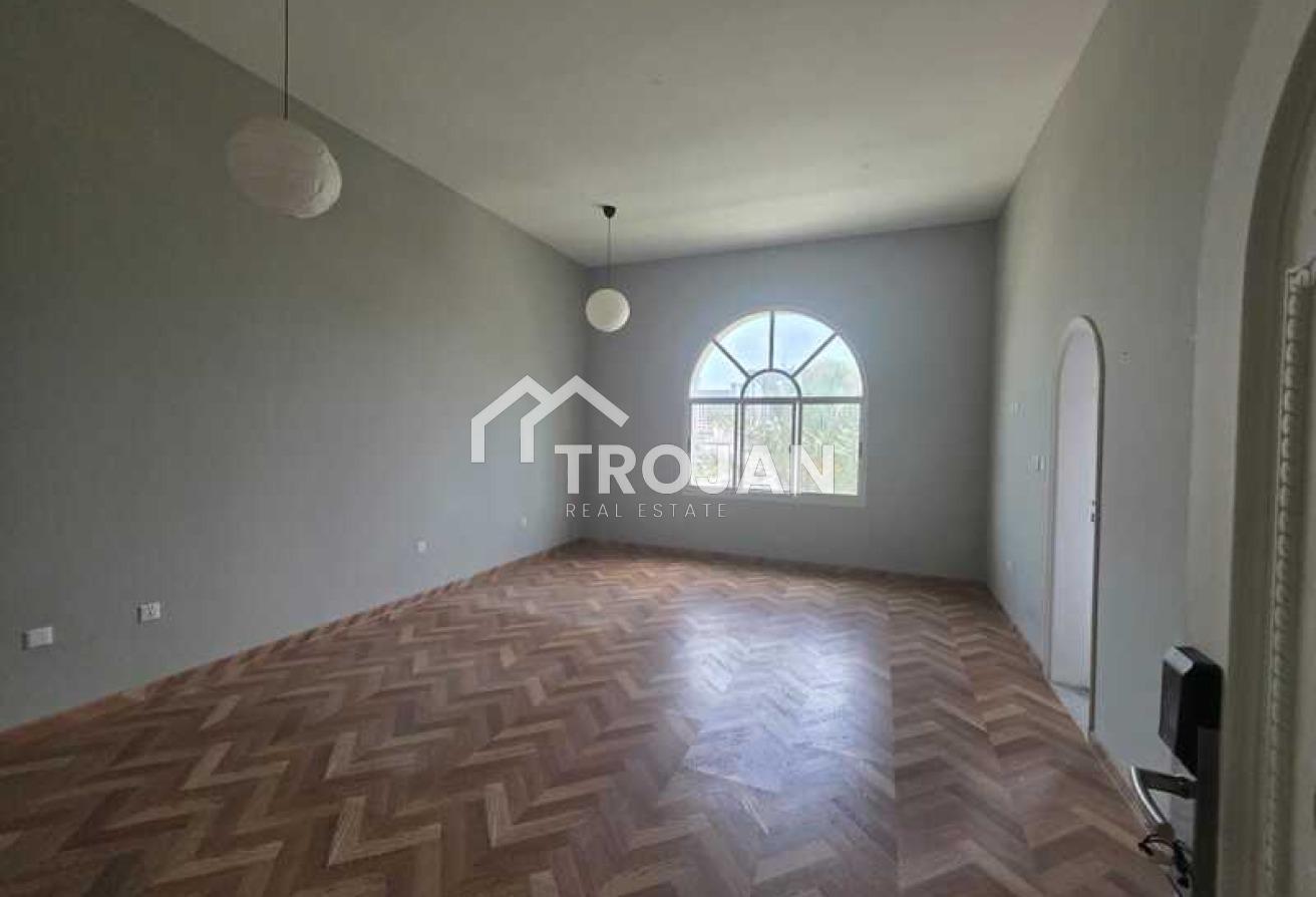 Spacious Villa | Huge Plot | Prime Location photo 9