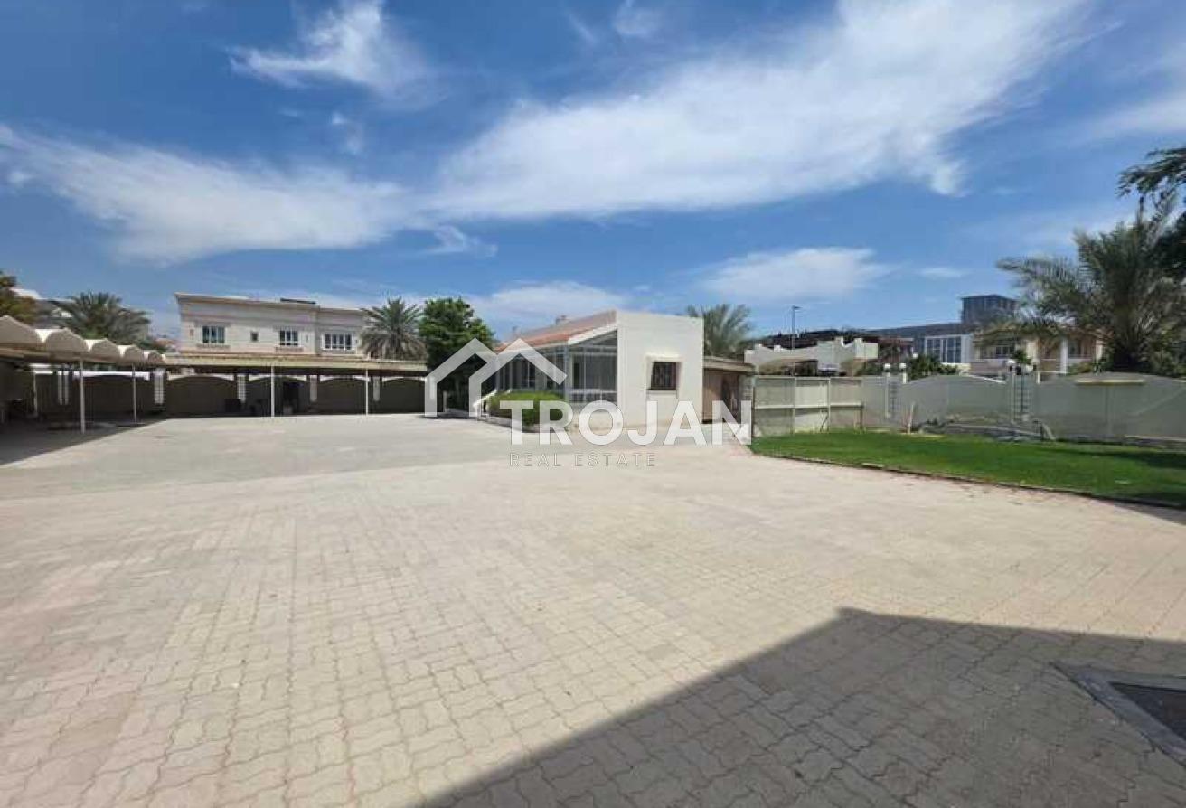 Spacious Villa | Huge Plot | Prime Location photo 19