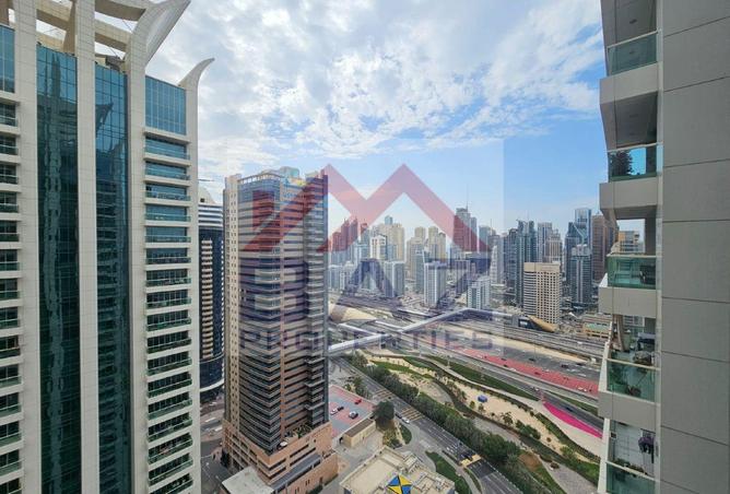 شقة فاخرة بـ3 غرف نوم | تصميم واسع | مذهل