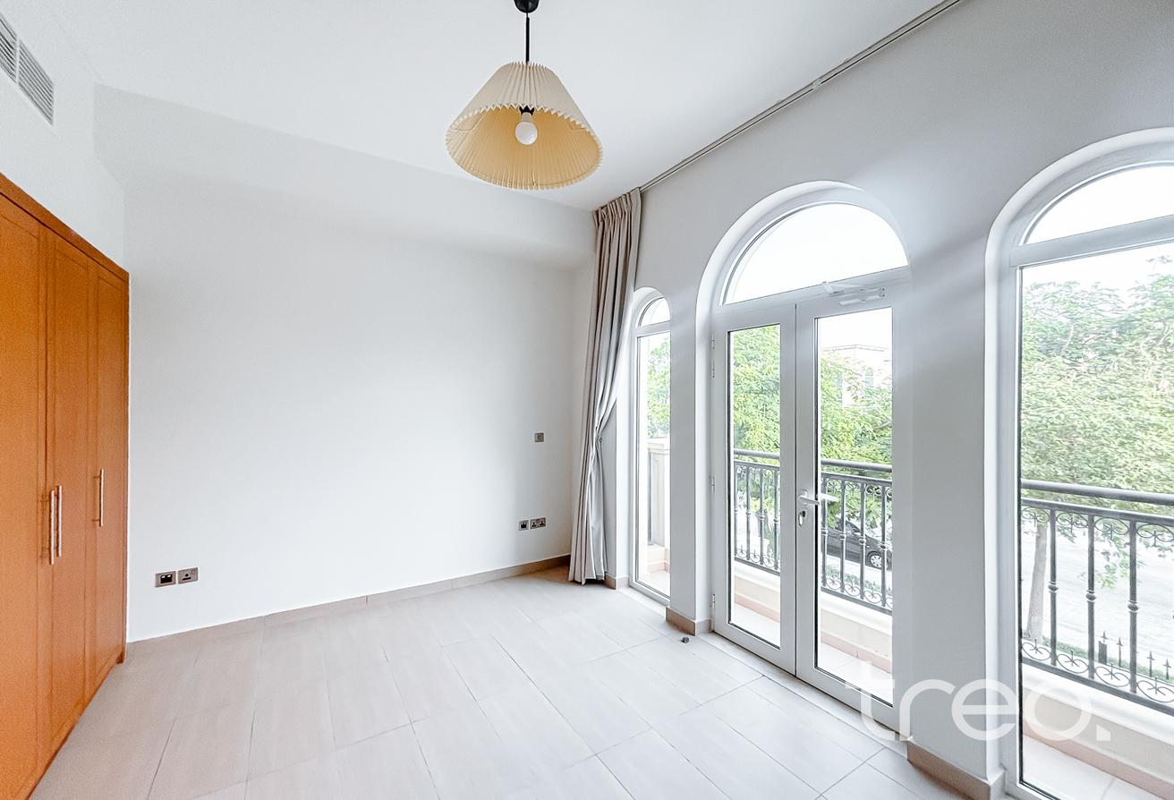 Corner Plot | Private Pool | Great Location photo 10
