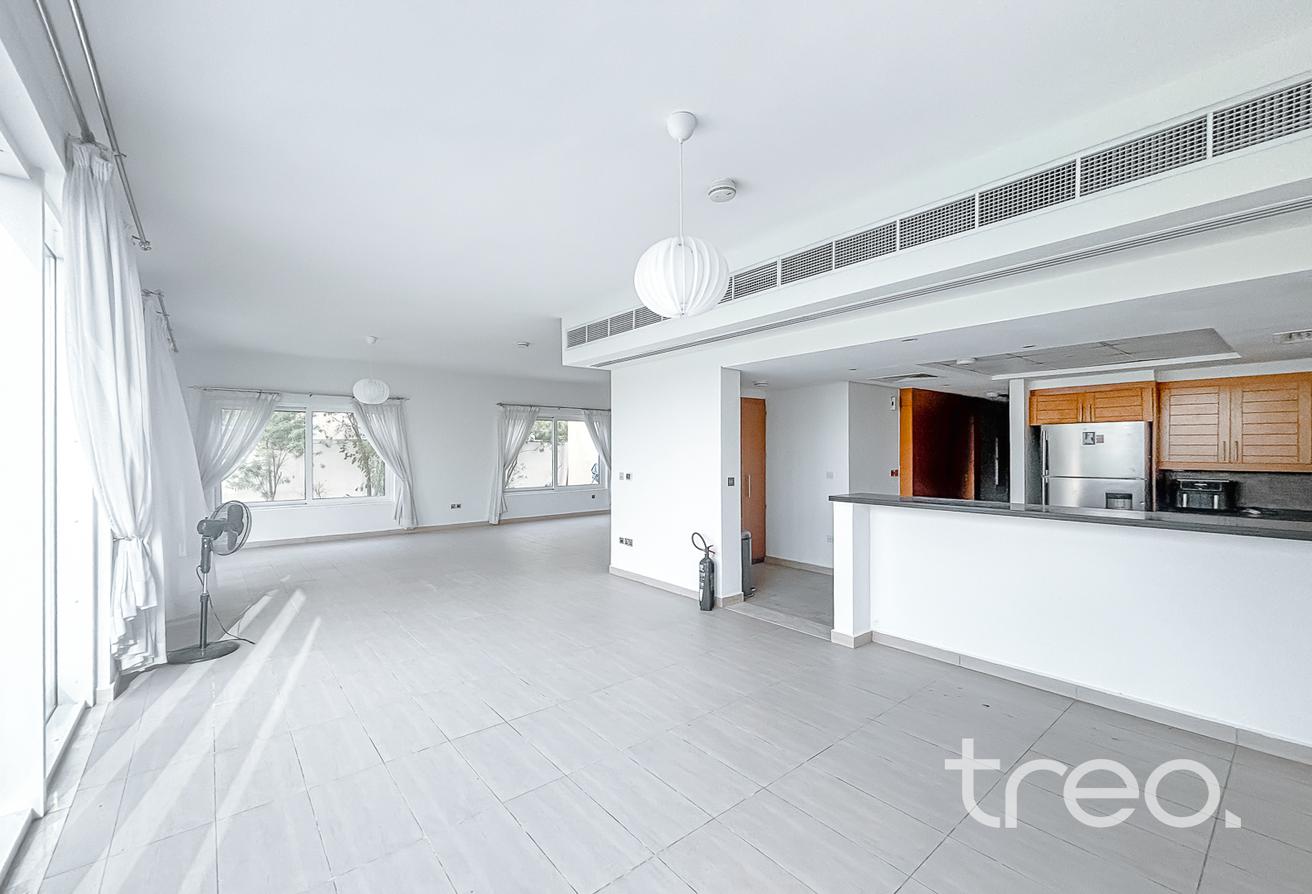 Corner Plot | Private Pool | Great Location photo 6