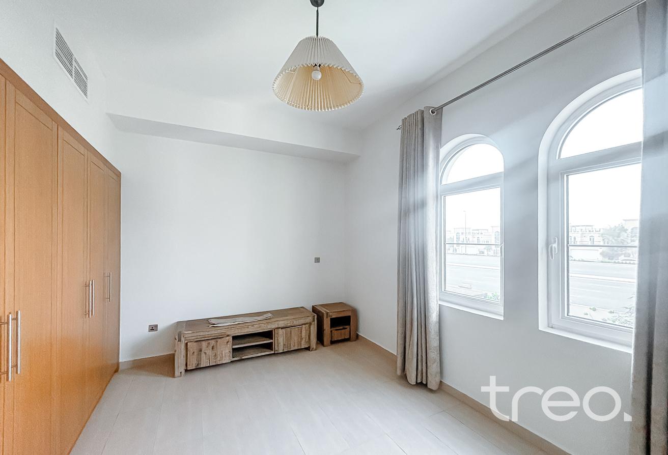 Corner Plot | Private Pool | Great Location photo 12