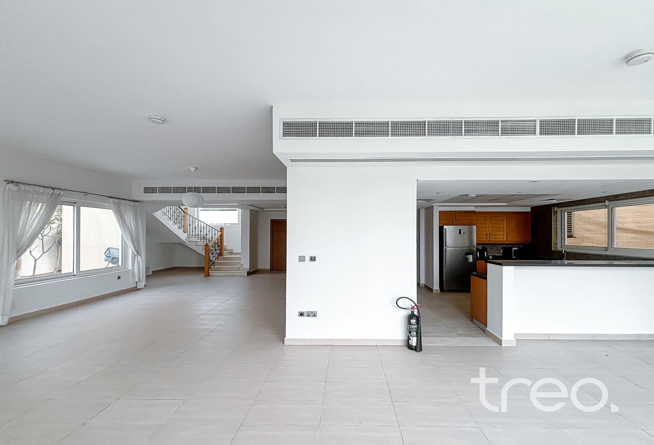 Corner Plot | Private Pool | Great Location photo 5
