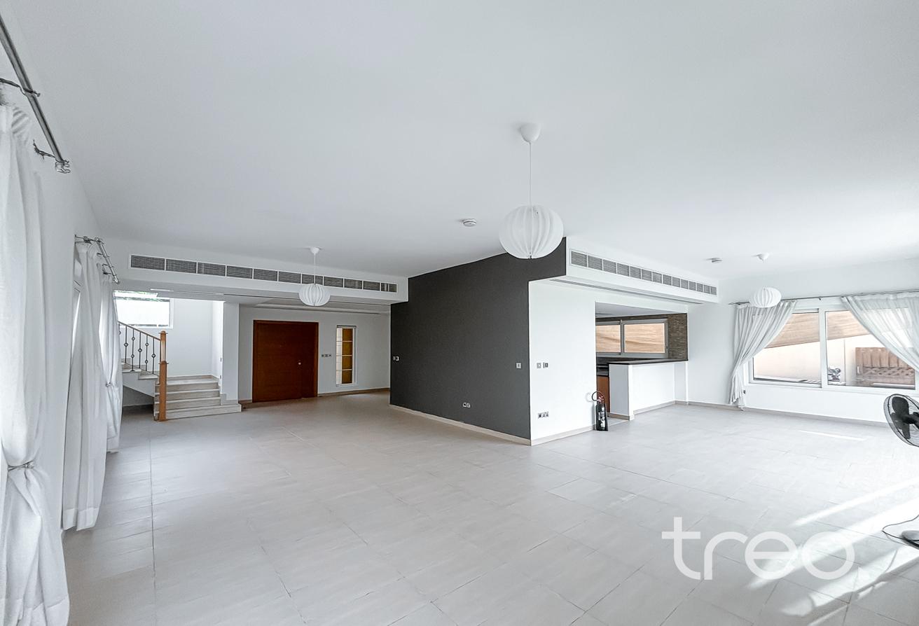 Corner Plot | Private Pool | Great Location photo 4
