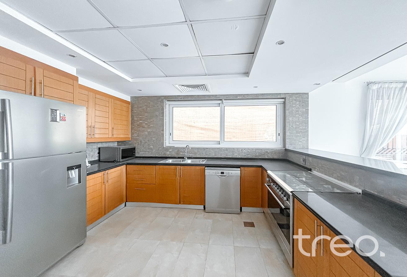 Corner Plot | Private Pool | Great Location photo 7