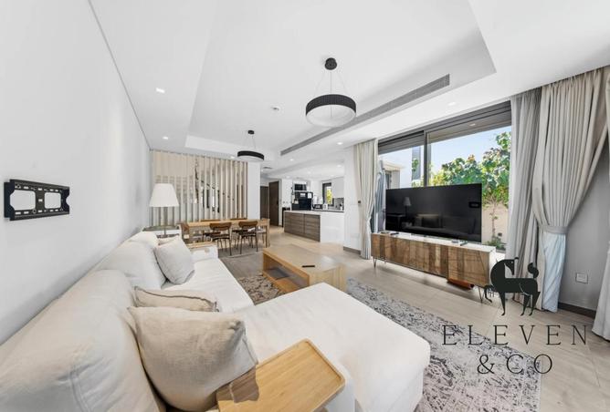 Upgraded 2BR + Study | Corner Plot | Single Row — photo 2