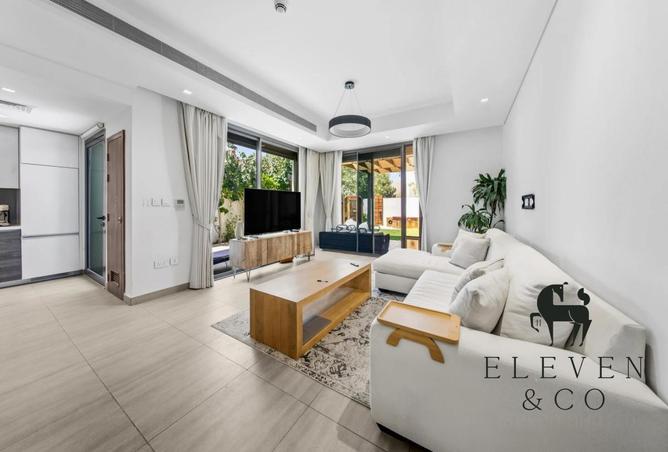 Upgraded 2BR + Study | Corner Plot | Single Row — photo 3