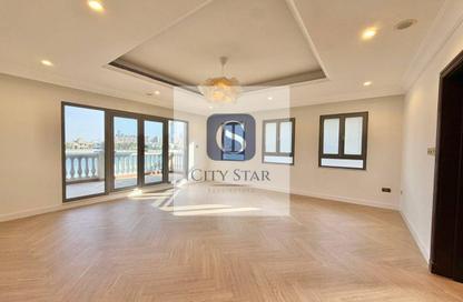 Villa - 5 - 5 for rent in Palm Jumeirah Frond E - Palm Jumeirah - Dubai
