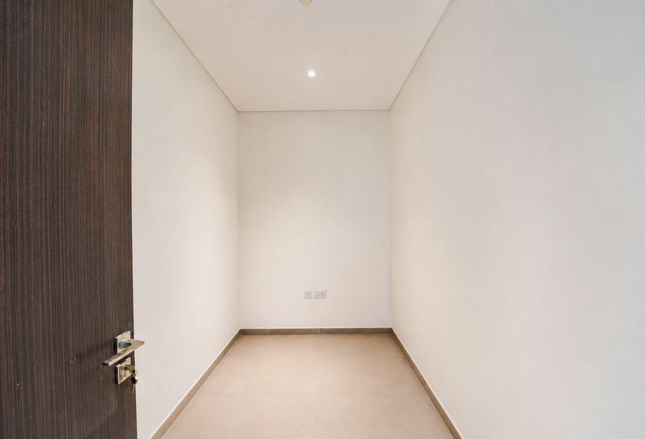 Spacious | Boulevard View | Ready To Move photo 9