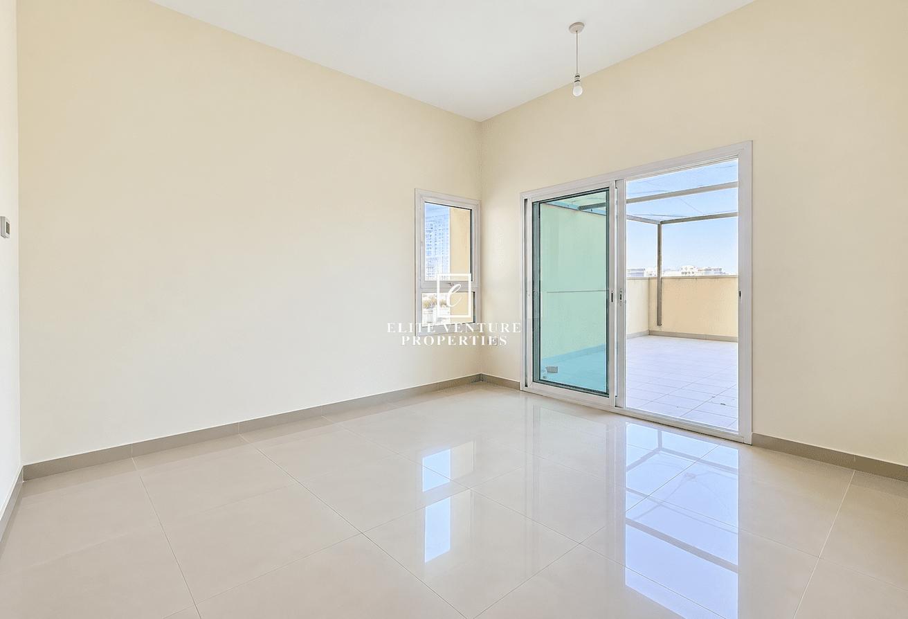 LARGE BALCONY | SPACIOUS LAYOUT | PREMIUM LIVING photo 3